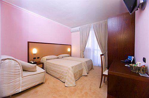 Hotel Ristorante Giordano Cavernago Екстер'єр фото