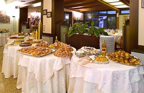 Hotel Ristorante Giordano Cavernago Екстер'єр фото